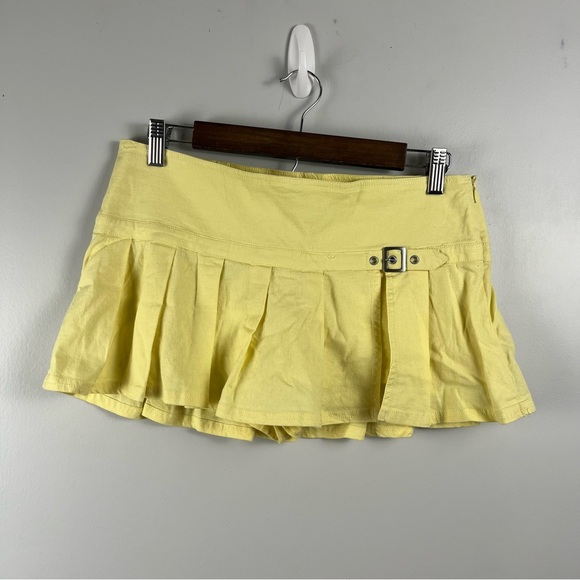 BDG urban outfitters Shaina Belted Linen Micro Mini Skort in butter yellow NEW S - Picture 2 of 8